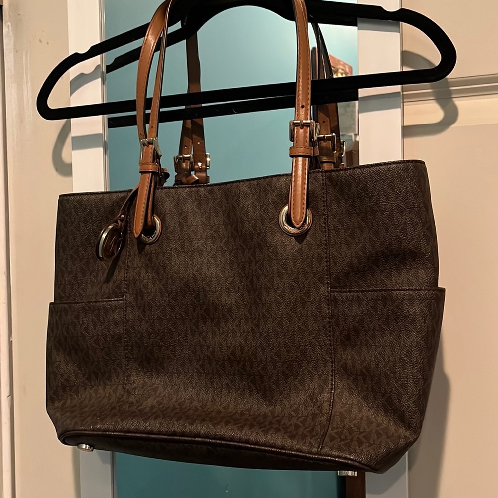Michael Kors Signature Initial Bucket Bag